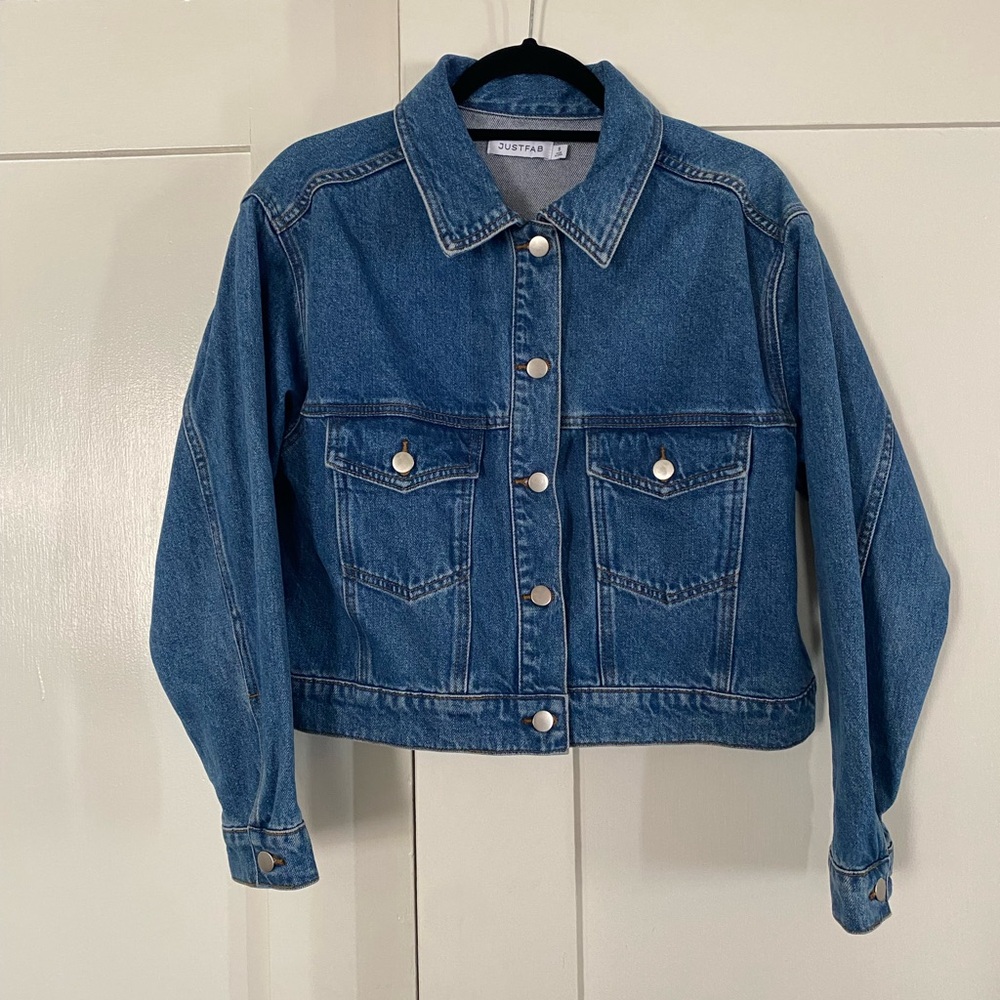 Cropped Denim Trucker Jacket